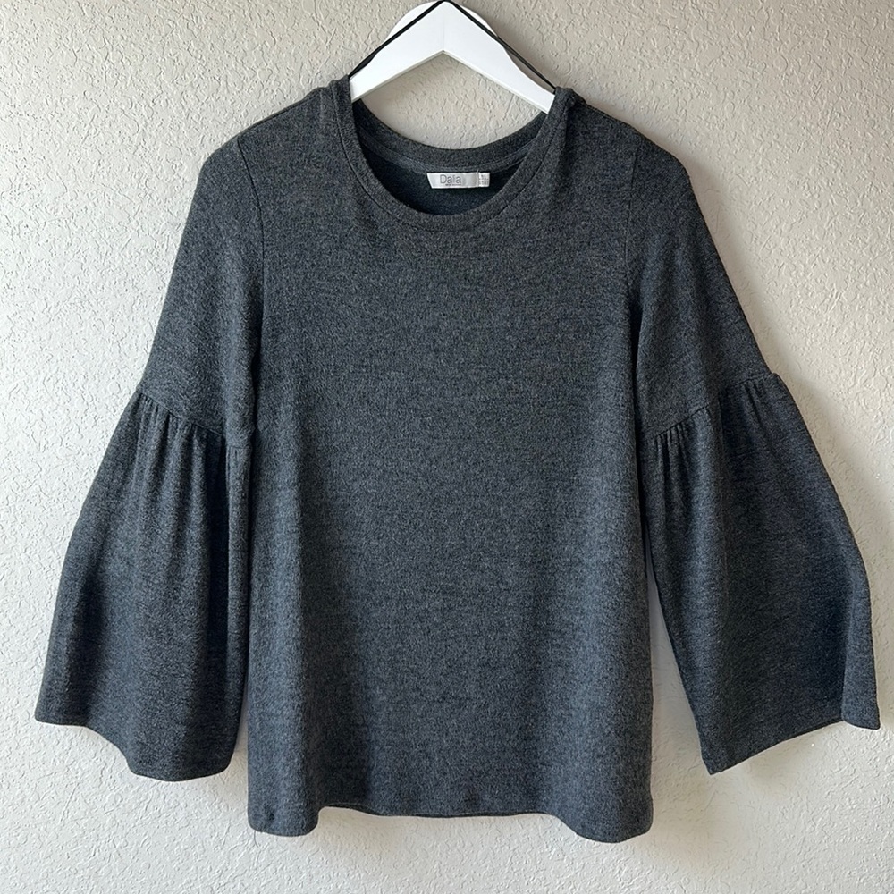 Dalia Flutter Sleeve Sweater‎ Size Small